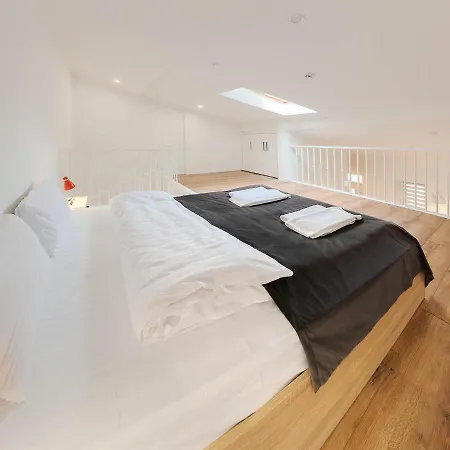 מלון דירות Antresol 3*